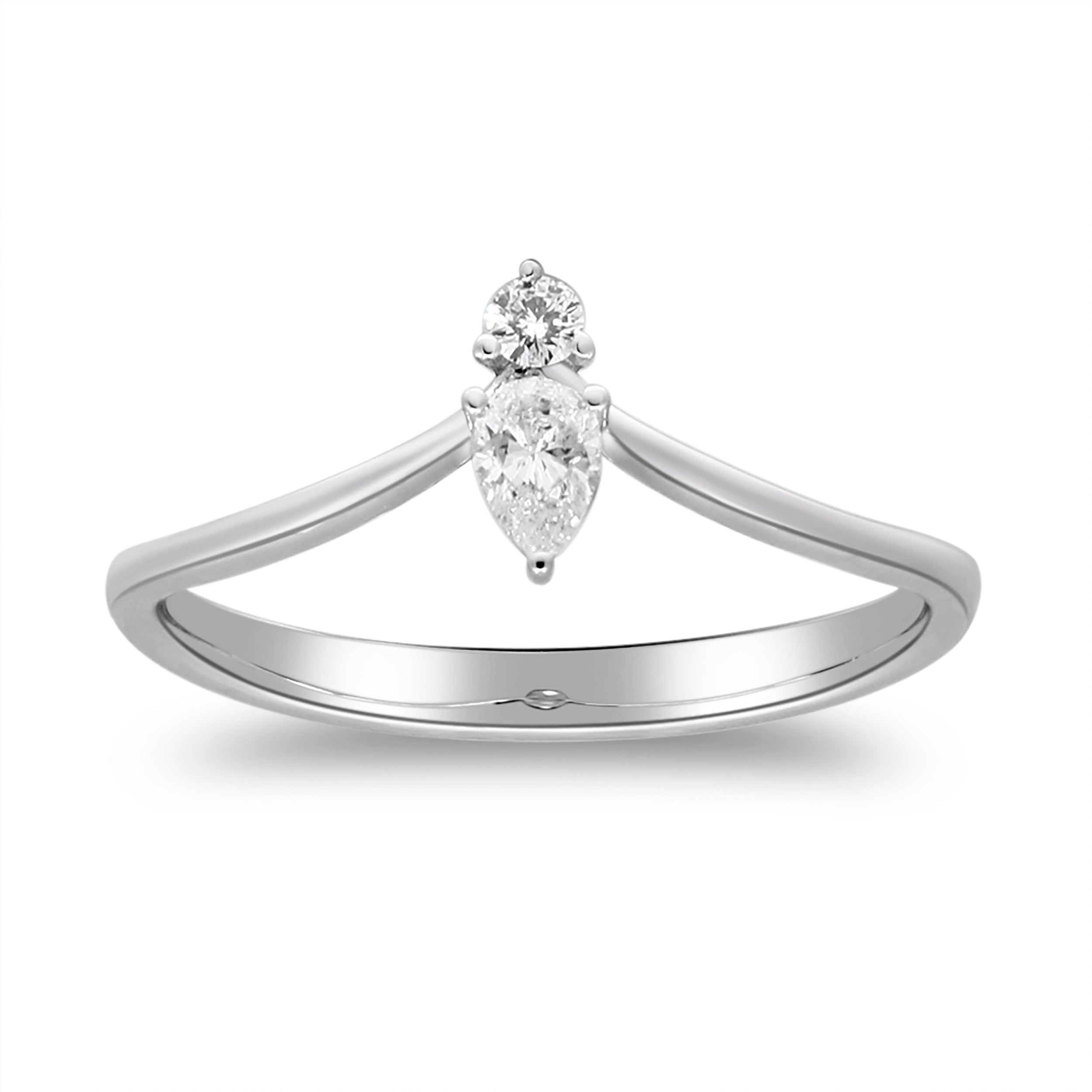 18K WHITE DIAMOND RING